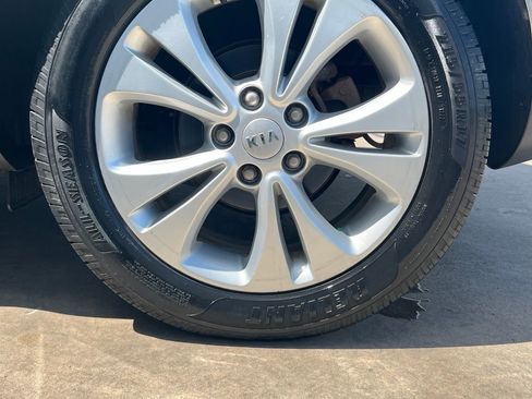 Used 2016 Kia Soul + FWD image 25