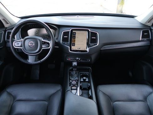 Used 2020 Volvo XC90 T5 Momentum image 11