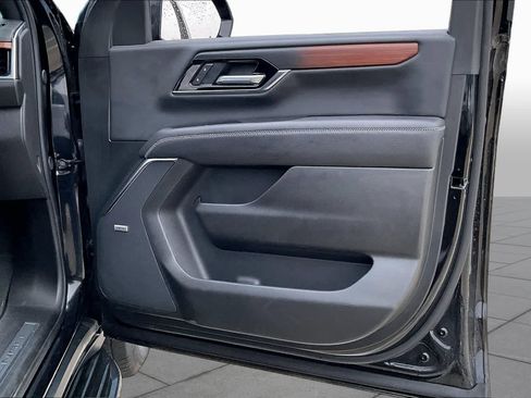 Used 2025 GMC Yukon XL Denali AWD/4WD image 20