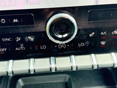 Used 2025 GMC Acadia Elevation image 16