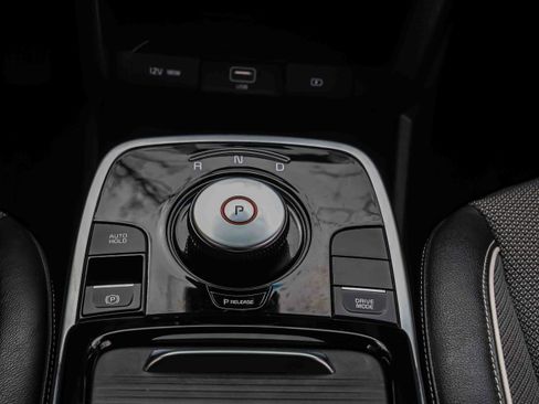 Certified 2019 Kia Niro EX w/ Cold Weather Package 2.0 FWD image 14