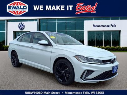 Used 2025 Volkswagen Jetta SE w/ Sunroof Package