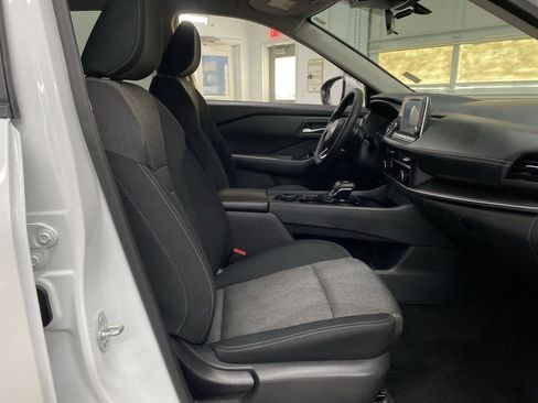 Used 2024 Nissan Rogue SV AWD/4WD image 18