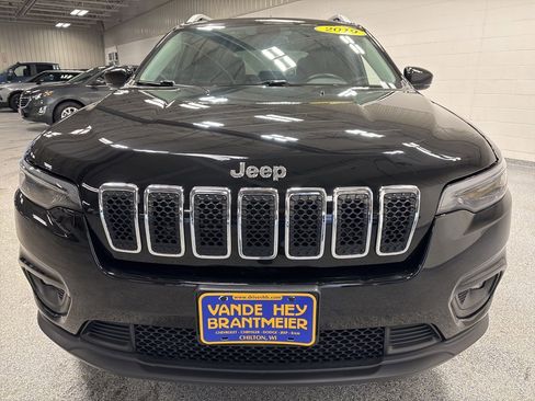 Used 2019 Jeep Cherokee Latitude Plus w/ Cold Weather Group image 2