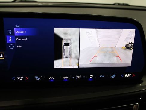 Used 2024 Chevrolet Traverse LT image 52