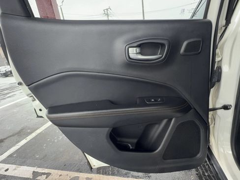 Used 2018 Jeep Compass Limited w/ Navigation Group AWD/4WD image 18