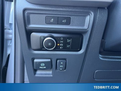 Used 2024 Ford Expedition XLT image 42