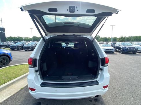 Used 2021 Jeep Grand Cherokee Laredo X AWD/4WD image 9