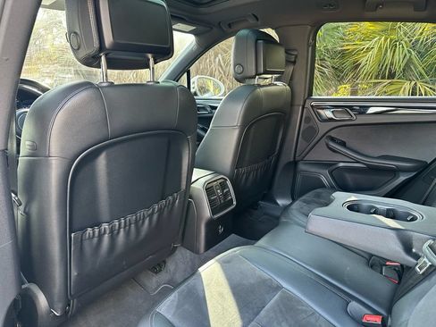 Used 2020 Porsche Macan w/ Driver Memory Package AWD/4WD image 38