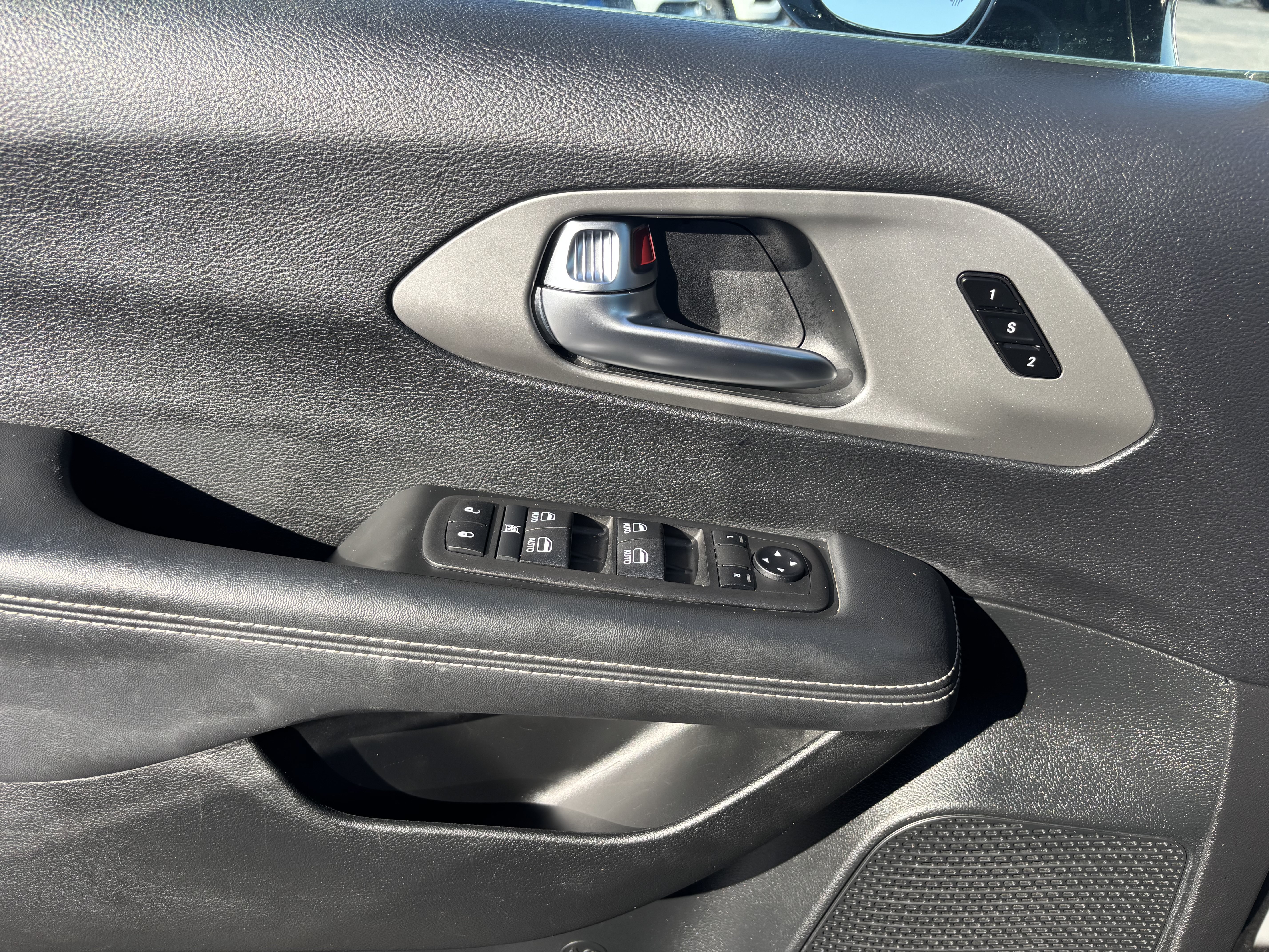 Used 2025 Chrysler Pacifica Select FWD image 22