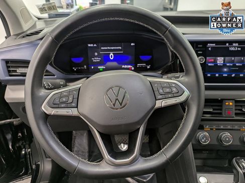 Used 2022 Volkswagen Taos SE w/ Panoramic Sunroof Package AWD/4WD image 21