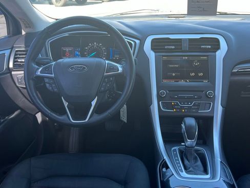 Used 2016 Ford Fusion SE FWD image 21