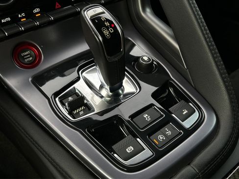 Used 2018 Jaguar F-TYPE Convertible image 31