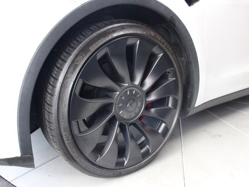 Used 2020 Tesla Model Y Performance image 4