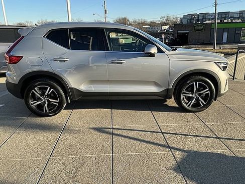 Certified 2025 Volvo XC40 B5 Core image 7