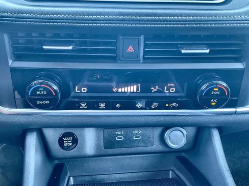 Used 2024 Nissan Rogue SV FWD image 18