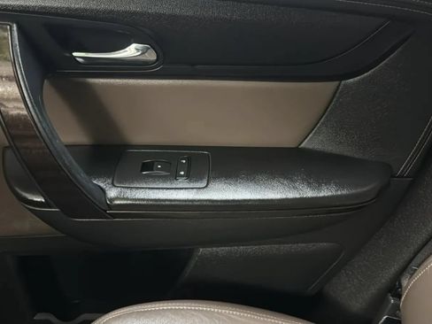 Used 2017 GMC Acadia Limited SLT FWD image 17