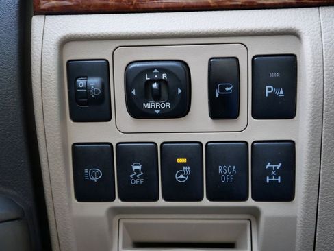 Used 2015 Toyota Land Cruiser image 51