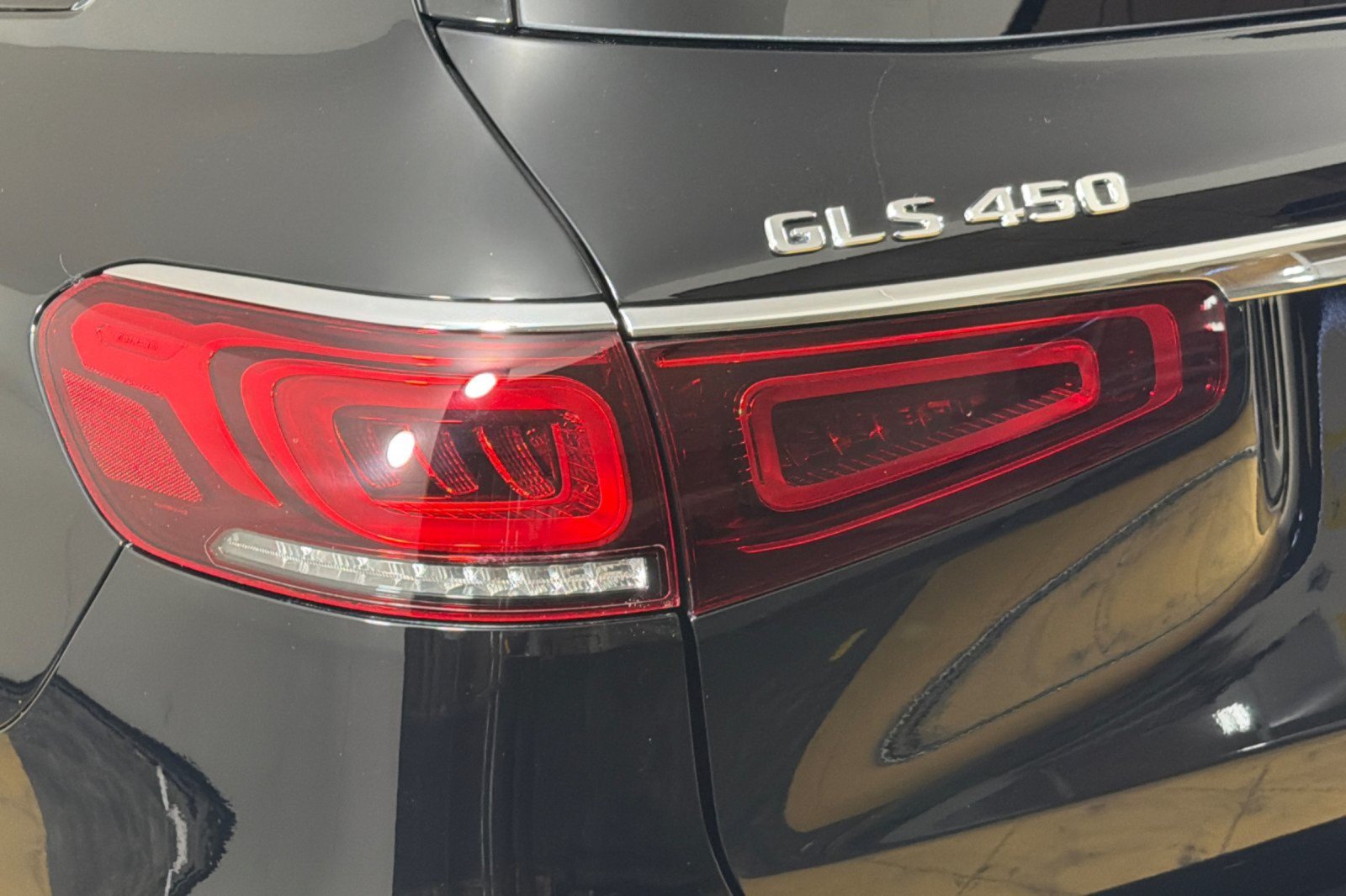 Used 2022 Mercedes-Benz GLS 450 4MATIC image 25