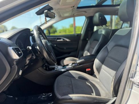 Used 2018 INFINITI QX30 FWD image 12