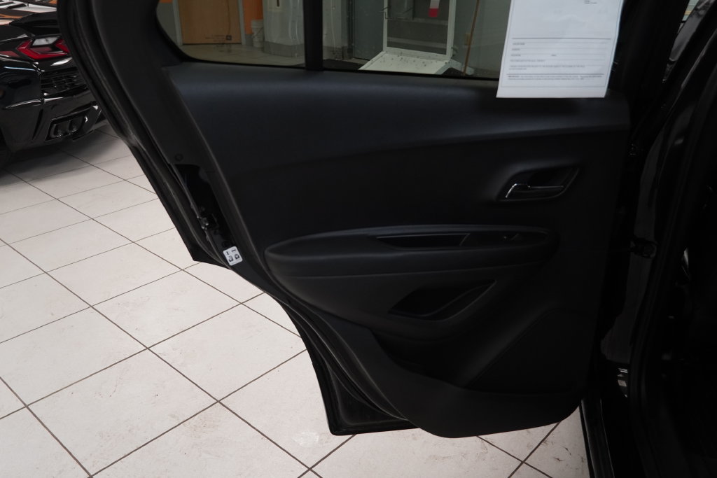 Used 2019 Chevrolet Trax LT w/ LT Convenience Package FWD image 18