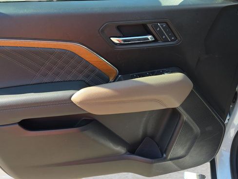 Used 2023 GMC Canyon Denali image 10