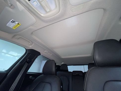 Used 2025 Volvo XC40 B5 Plus image 6