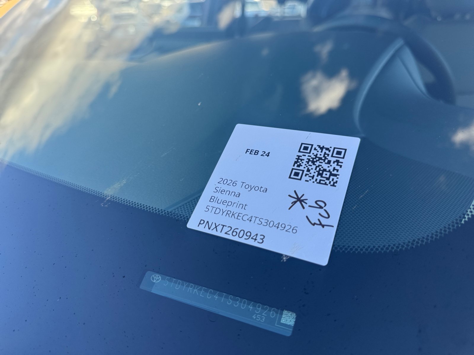 Certified 2026 Toyota Sienna XLE FWD image 24