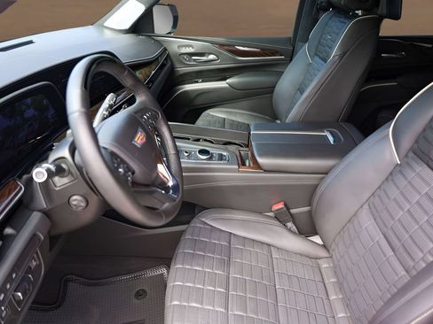 Certified 2023 Cadillac Escalade Sport Platinum RWD image 9