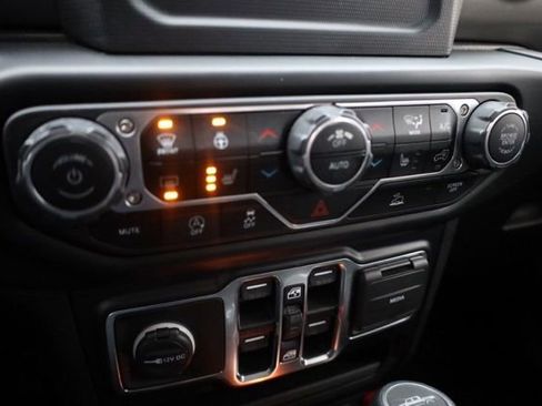 Used 2021 Jeep Gladiator Willys image 28