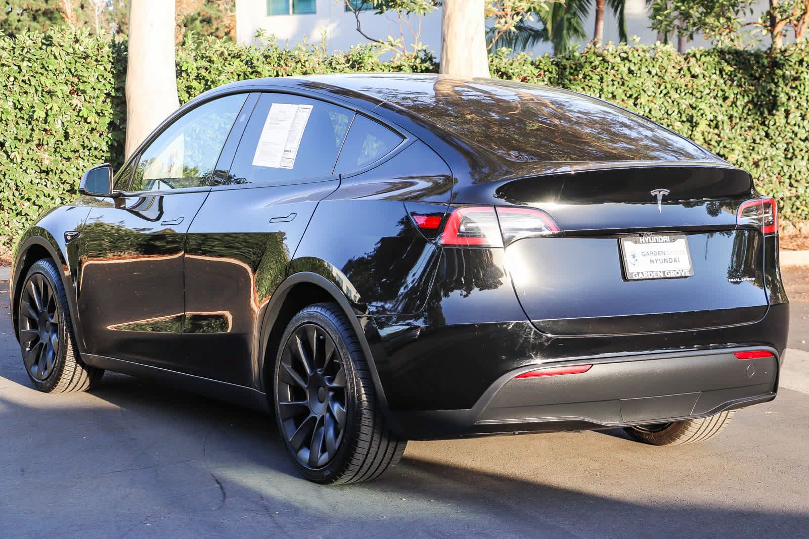Used 2024 Tesla Model Y Long Range AWD/4WD image 8