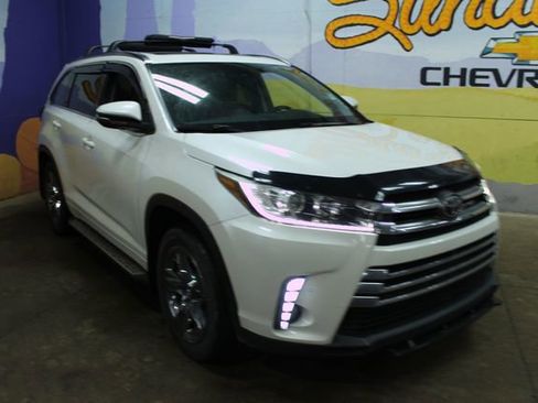 Used 2017 Toyota Highlander Limited image 4