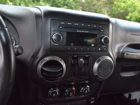 Used 2015 Jeep Wrangler Sport w/ Quick Order Package 24S AWD/4WD image 19