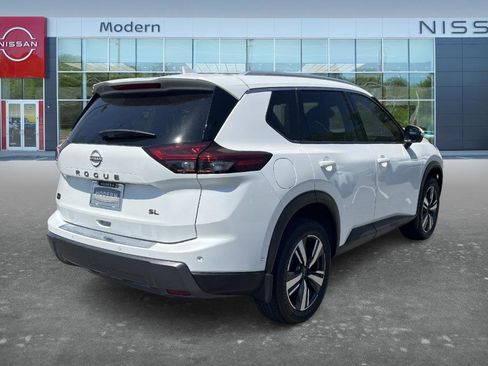 Certified 2025 Nissan Rogue SL FWD image 5