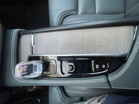 Used 2023 Volvo XC90 B6 Ultimate w/ Protection Package Premier image 22