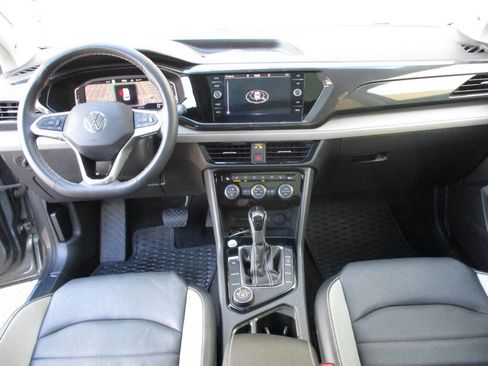 Used 2022 Volkswagen Taos SEL image 23