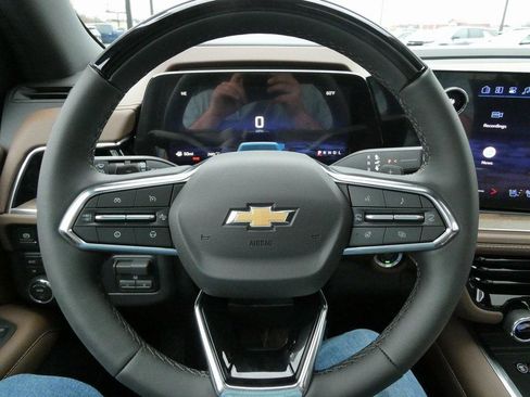 New 2026 Chevrolet Suburban High Country image 38