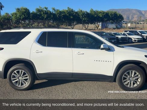 Used 2023 Chevrolet Traverse LT FWD image 4