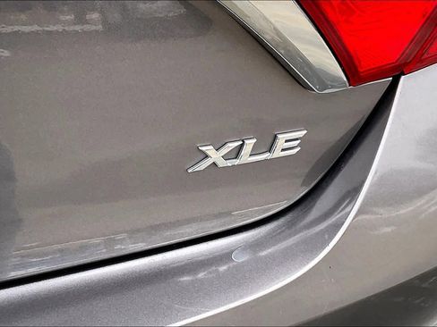 Used 2015 Toyota Camry XLE image 10