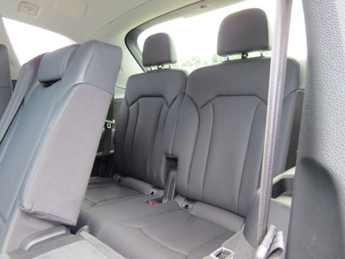 Used 2023 Audi Q7 3.0T Prestige image 16