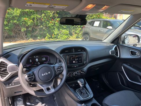 Used 2025 Kia Soul LX w/ LX Technology Package FWD image 33