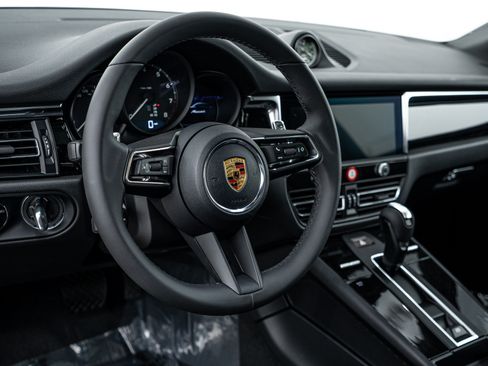 Certified 2026 Porsche Macan AWD/4WD image 14