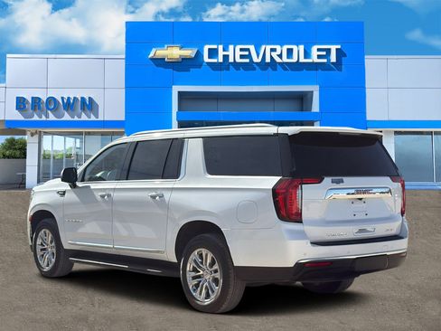 Used 2022 GMC Yukon XL SLT w/ SLT Luxury Package image 4