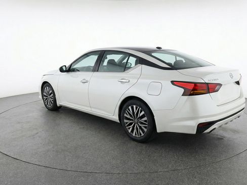 Used 2025 Nissan Altima 2.5 SV FWD image 6