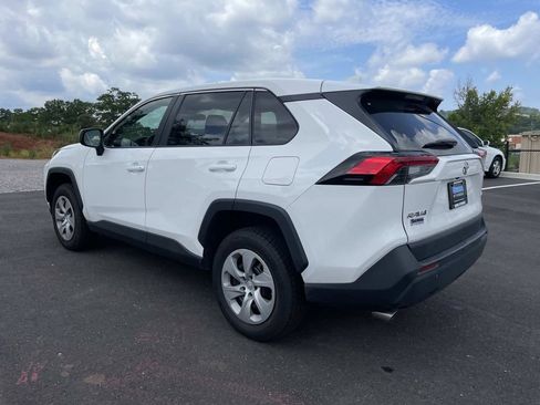 Used 2024 Toyota RAV4 LE AWD/4WD image 5