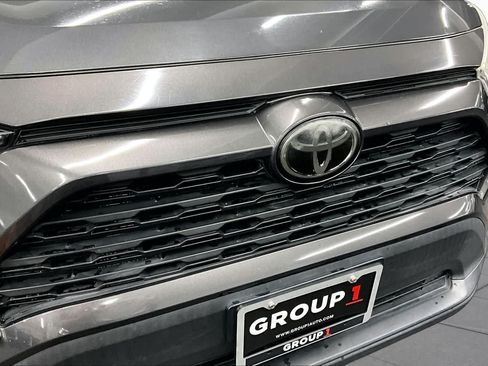 Used 2020 Toyota RAV4 XLE Premium FWD image 29