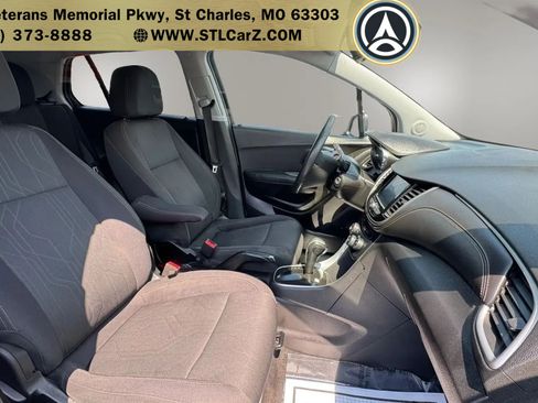 Used 2018 Chevrolet Trax LT AWD/4WD image 17