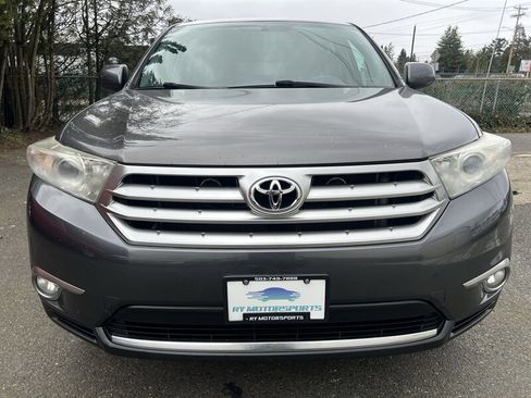 Used 2012 Toyota Highlander AWD w/ Tech Pkg image 8