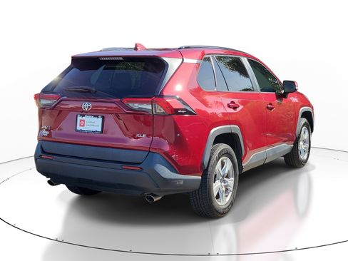 Certified 2021 Toyota RAV4 XLE FWD image 4