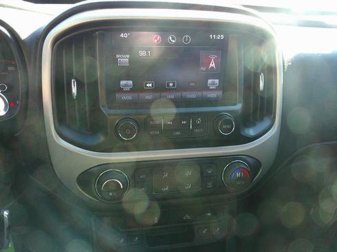 Used 2015 GMC Canyon SLT image 10